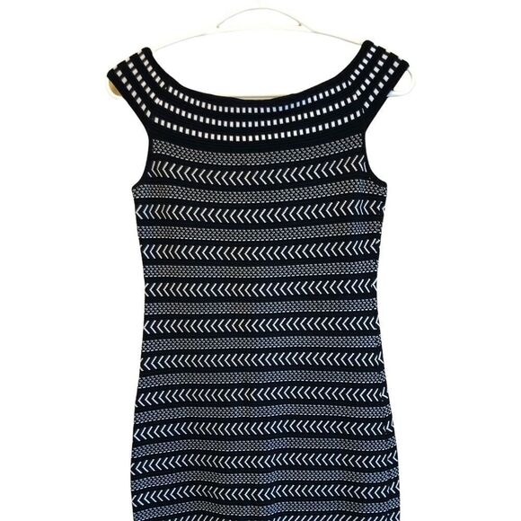 VINCE Camuto Fitted Knit Sleeveless Dress with Rolled Shawl Collar EUC - Picture 2 of 9